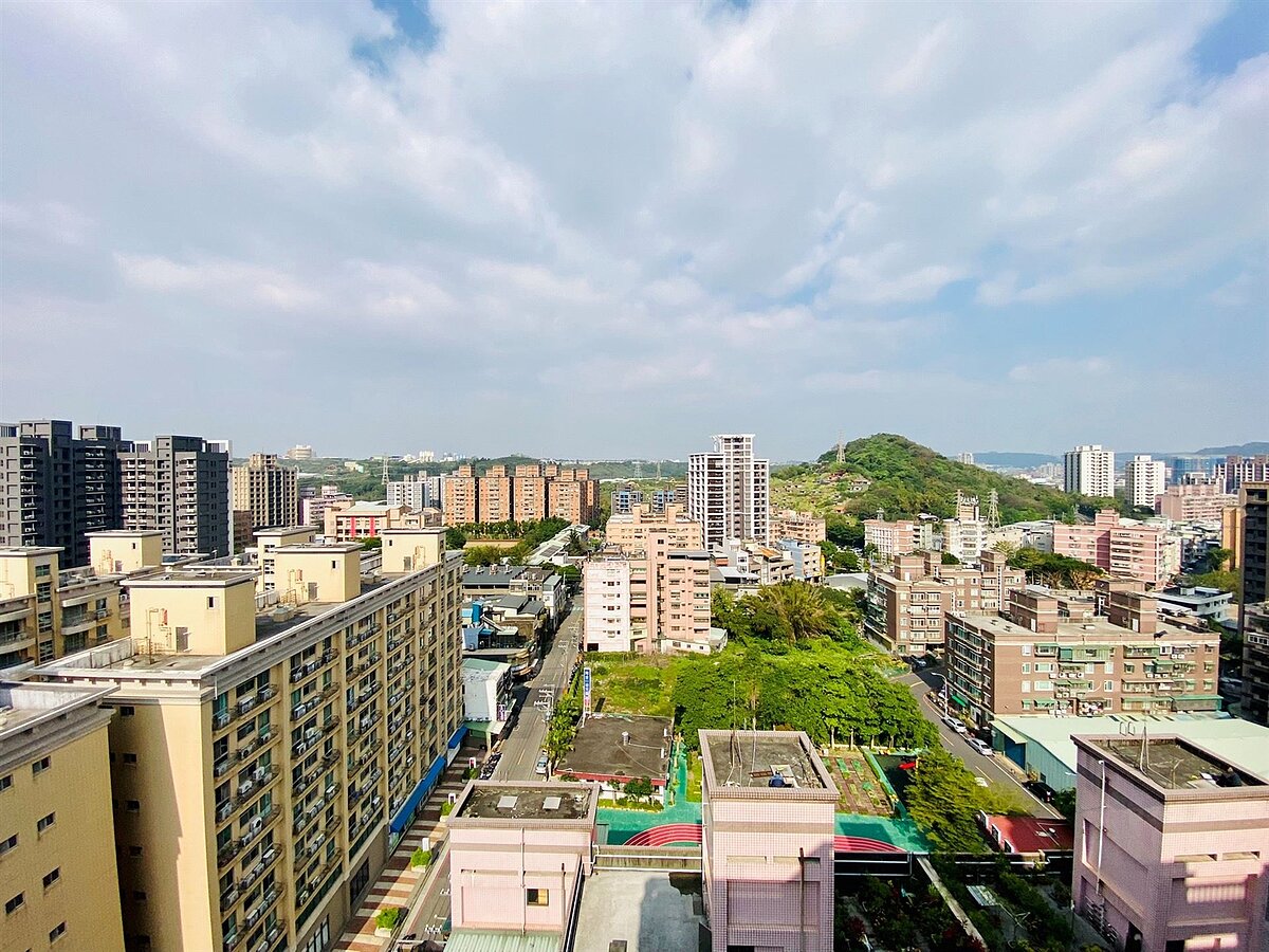 鶯歌區因地處相對邊緣,在1000萬元至1500萬元的預算內,平均可購得住宅面積為41.3坪,是新北市唯二在40坪以上的行政區。圖/永慶房產集團提供