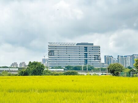 新竹市政府向行政院國家發展委員會爭取392.5公頃頭前溪南岸納入「桃竹苗大矽谷計畫」,並請行政院逕核定為「國家重大建設計畫」卻遭駁回。圖為已完工的竹科X軟體園區大樓。(陳育賢攝)