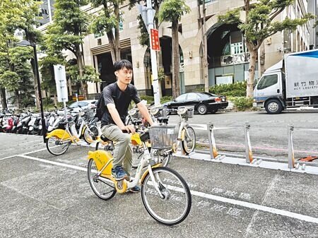 台中市YouBike每天有近6萬人次租借,使用人次和台中捷運綠線每日運量相當,市府推「不保險不能租」措施。(馮惠宜攝)