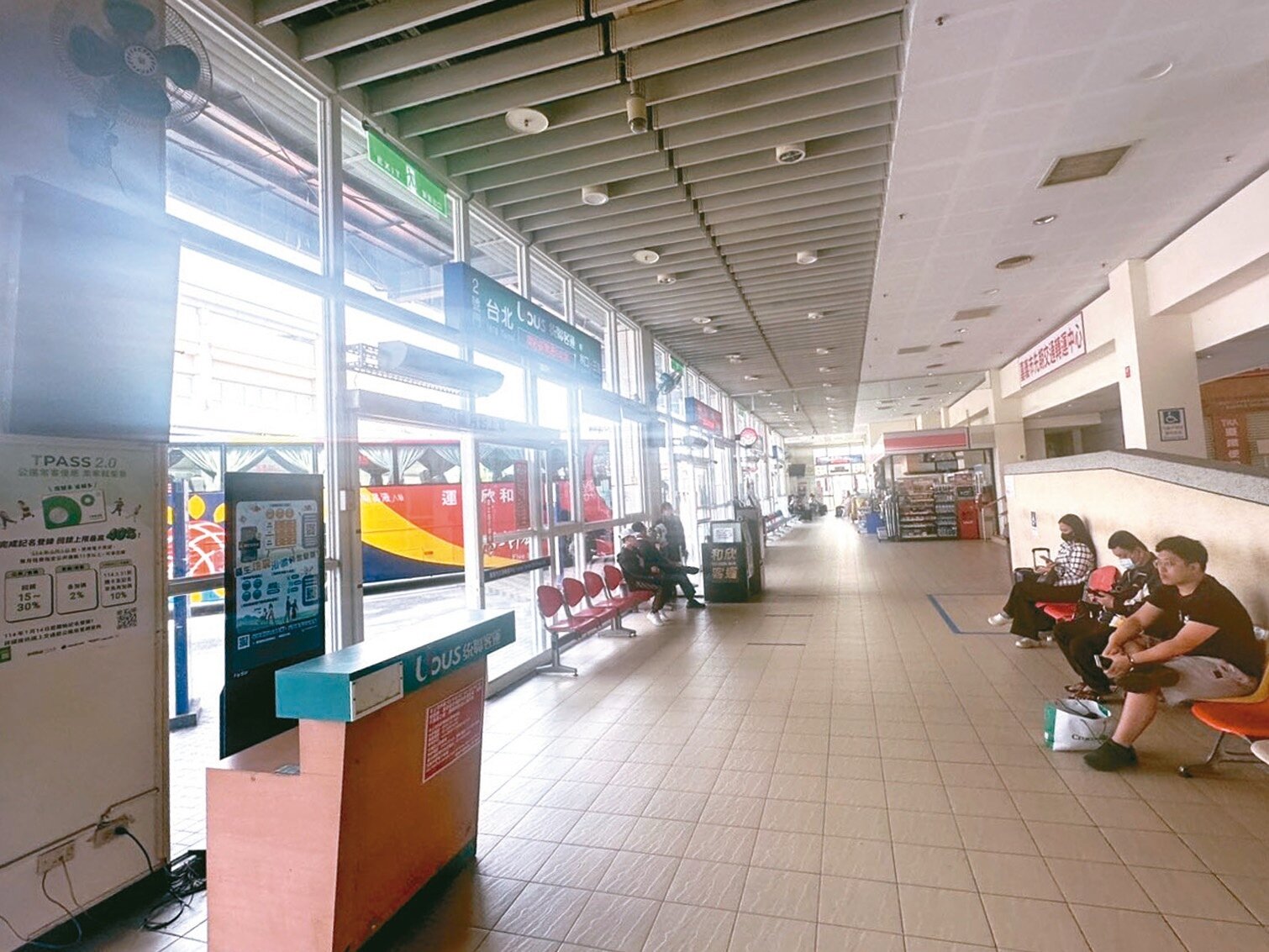 嘉義火車站後站的先期交通轉運中心,客運量不斷流失。記者魯永明/攝影