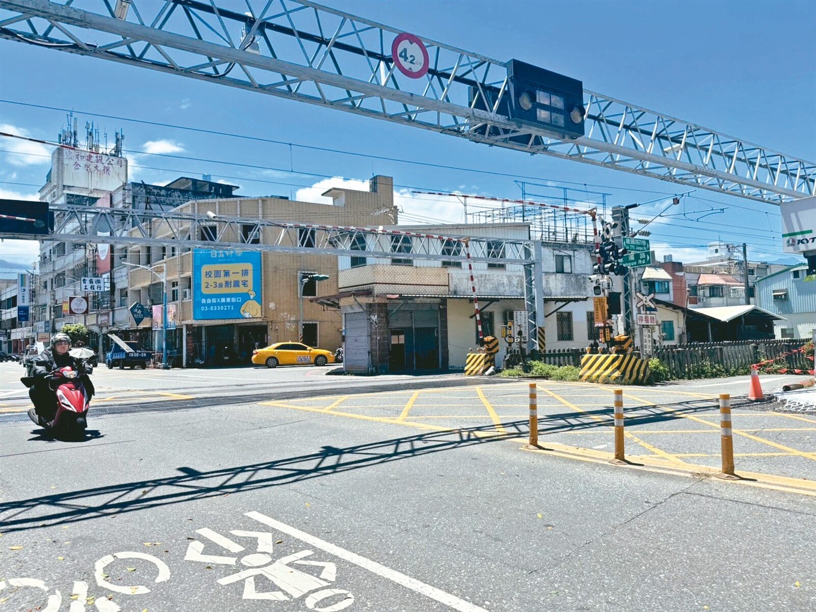 花蓮到吉安干城有7處平交道,成為交通瓶頸,地方爭取高架化多年,卻回到原點。記者王燕華/攝影