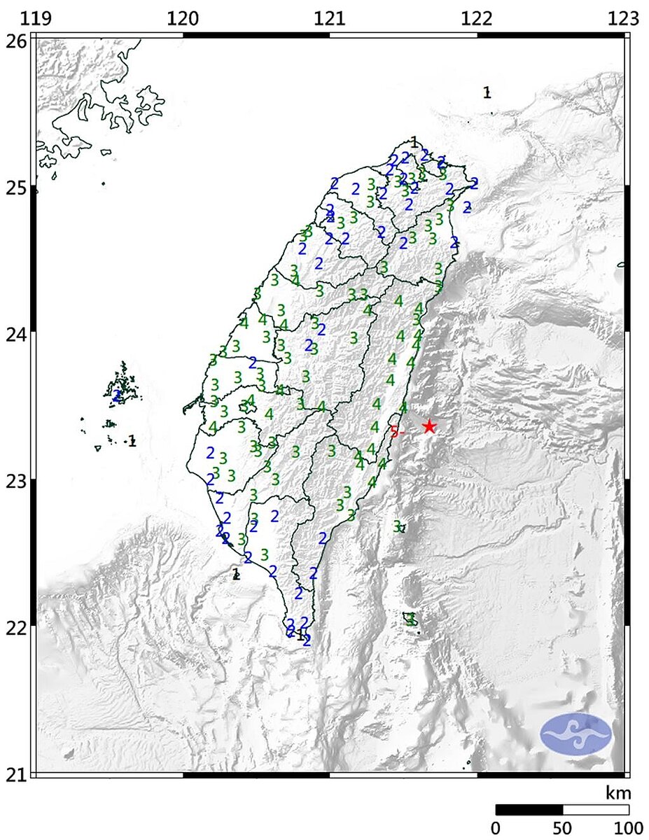 台灣東部海域11日晚間7時00分發生芮氏規模6.4地震,屬於極淺層地震,氣象署表示,本次地震幾乎全台有感,並首次對離島、連江縣發布國家級警報,預估後續餘震不會太多,但仍提醒留意3天內可能出現芮氏規模5、5.5餘震。圖/摘自氣象署