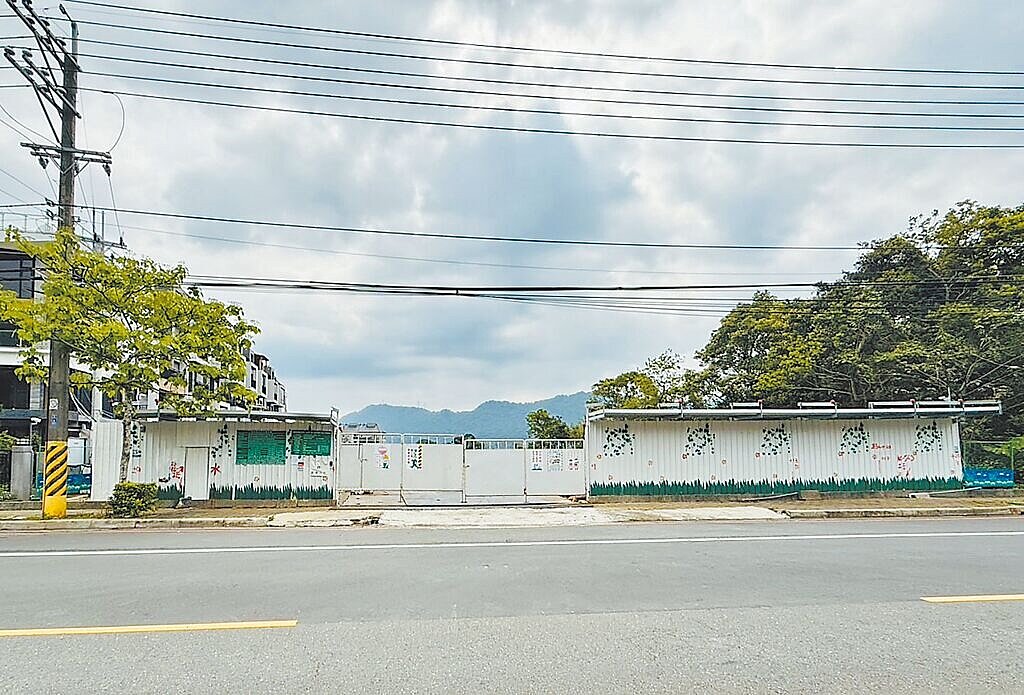 高田營造上周突發通知旗下承攬10工地同時停工,為防成爛尾樓,桃市府主動聯繫受影響的桃園建案,其中2建案起造人均表示將另覓承造人接續施工。圖/建管處提供