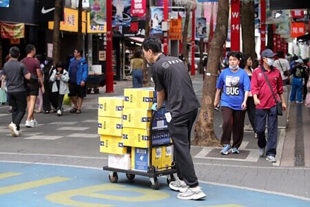 商發院預測,今年下半年商業服務業景氣步入衰退的風險極高。圖∕本報資料照片