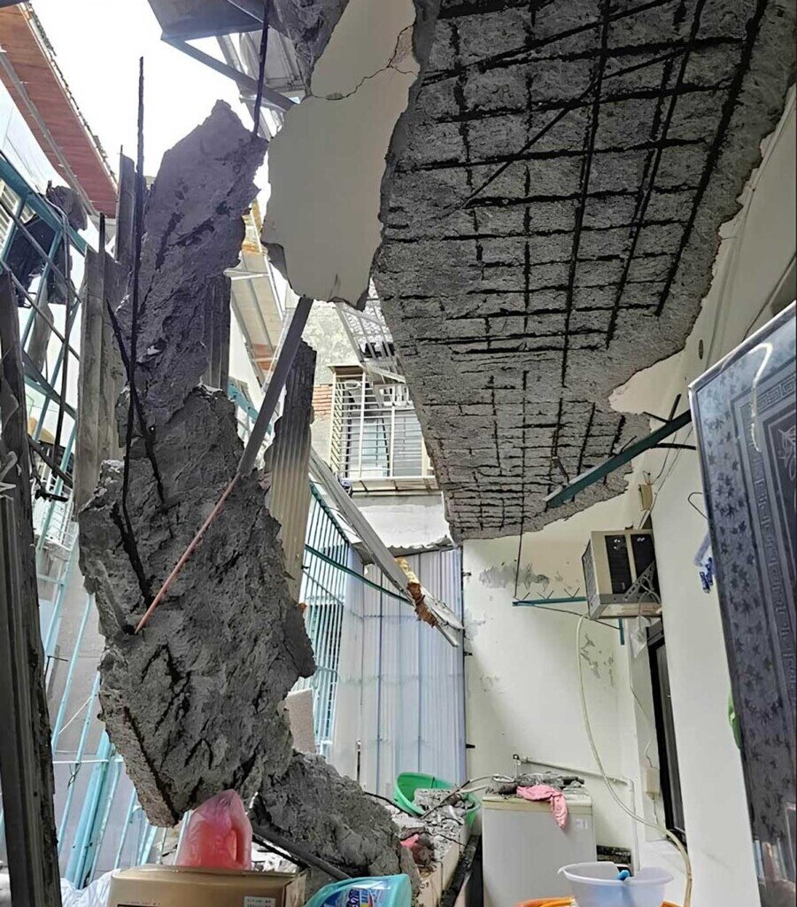 新北市三重區某處老舊公寓是海砂屋,4樓陽台天花板突然坍塌。圖/新北市議員彭佳芸辦公室提供