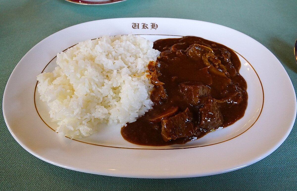 日本去年倒閉的咖哩店家數創下紀錄新高，米價飆漲導致供應這項日本國民美食之一的店家廣受衝擊。示意圖／維基百科