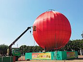 全台最大　12米高大燈籠照亮旗山