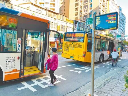 
台北市議員曾獻瑩建議參考國外做法推行自駕公車。（本報資料照片）
