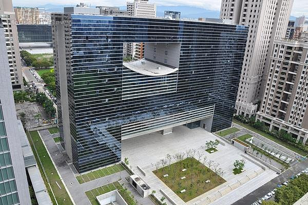 中市區公車服務不打烊,春節期間營運時間調整。