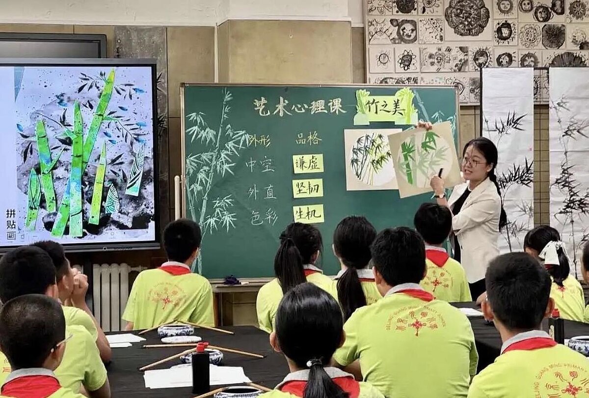 大陸教育部近日發布《2024年全國教育事業發展統計公報》顯示,受少子化衝擊,義務教育和學前教育階段的規則呈現收縮。圖為北京光明小學上課一景。圖/取自北京日報