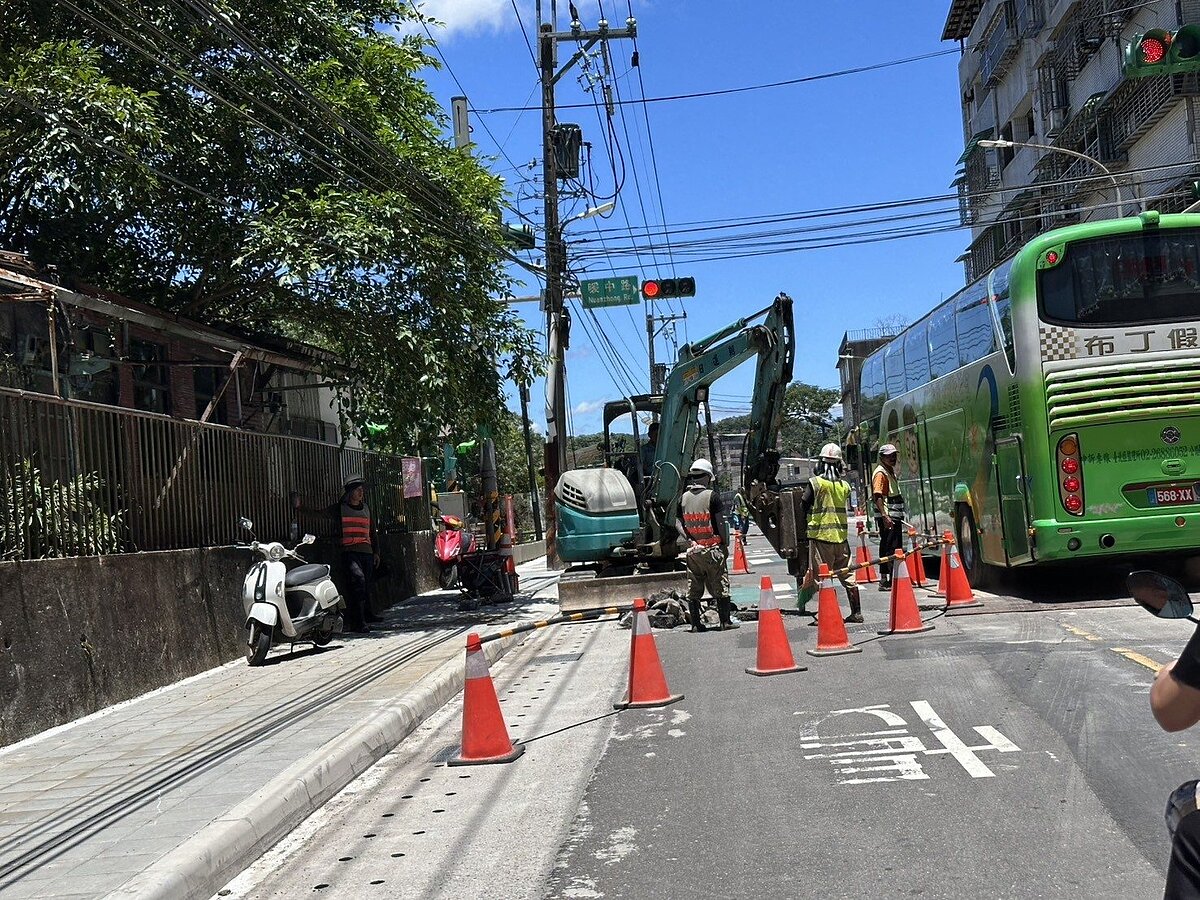基隆過港里10天停水6天施工爆民怨,市府致歉要廠商改善。圖/記者游明煌翻攝