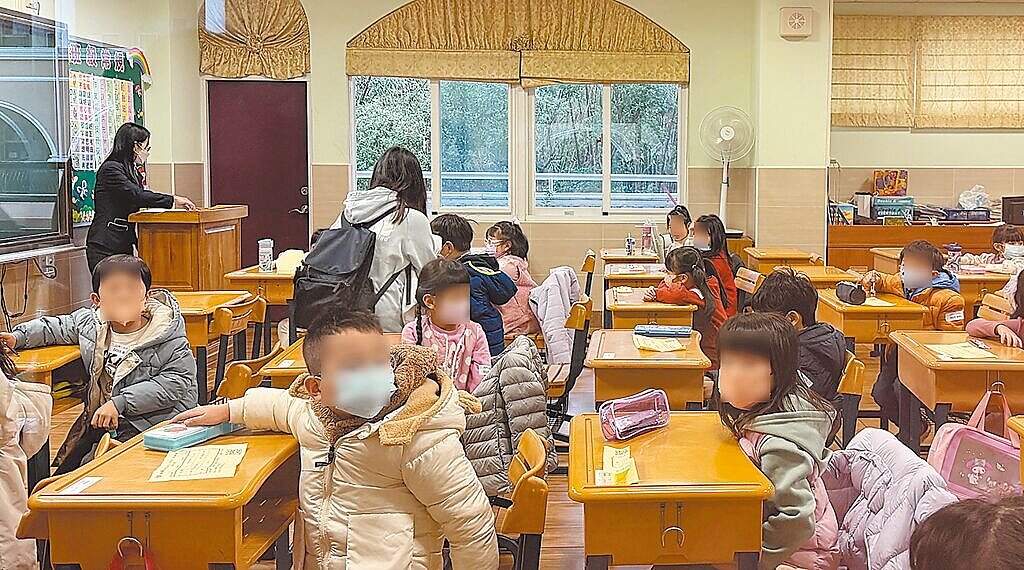 私立小學想入學需經過考試,並有一定門檻,雖然學費不少,但家長認為學校管理較為嚴格,花錢也要讓孩子讀。(讀者提供/賴佑維桃園傳真)