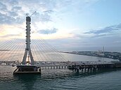 淡江大橋拚明年3月通車　將設轉運站直達桃機