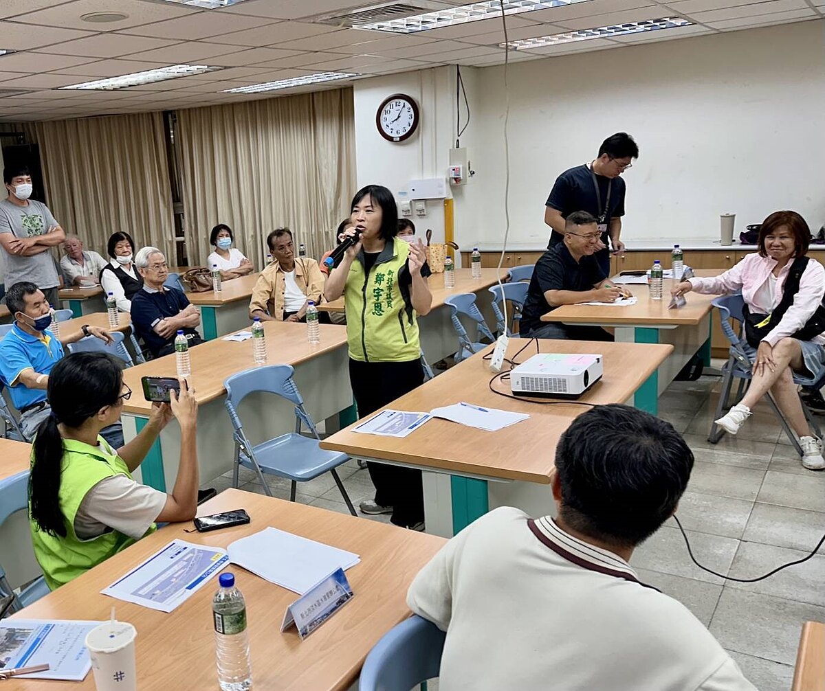 新北淡水區公所預計增設人行道及汽機車格,並辦工程說明會。圖/新北議員鄭宇恩辦公室提供