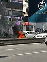 統一時代百貨前火燒車…濃煙蔓延捷運站　消防隊趕往灌救