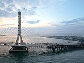 淡江大橋明年3月通車　淡海沙崙7樓賣到6字頭