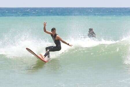 滿州佳樂水是恆春半島衝浪勝地,屏縣府規畫重建佳樂水,並以3大天然元素「衝浪、地質、天文」來廣宣。(羅琦文攝)