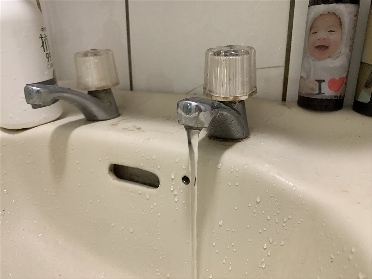 桃園市八德區思源街一條直徑1200毫米的自來水主幹管近期遭汙水下水道工程意外挖損,為配合搶修工程,龜山區約8萬1000戶將自17日上午9時起停水20至23小時。報系資料照