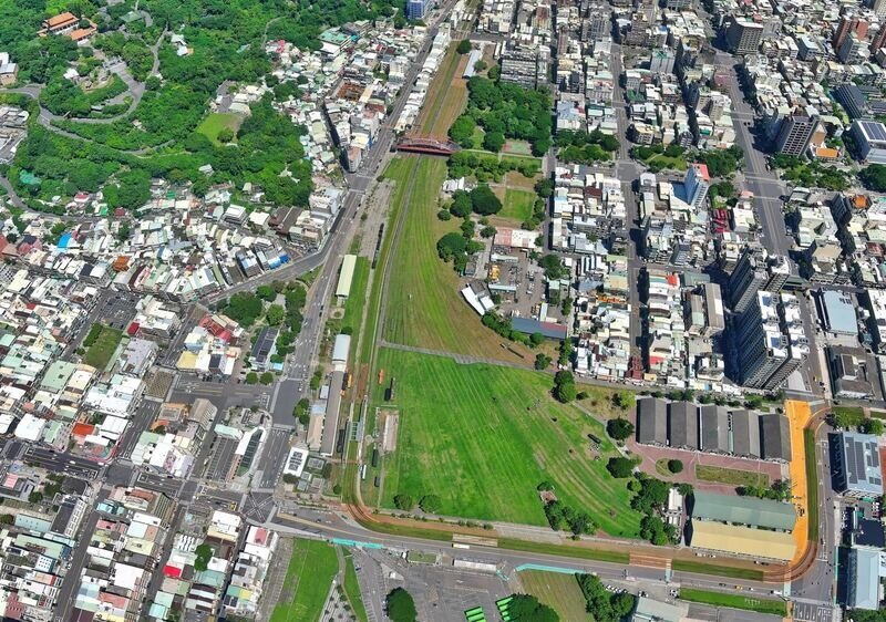 高雄港站空拍圖。圖片高雄市政府提供