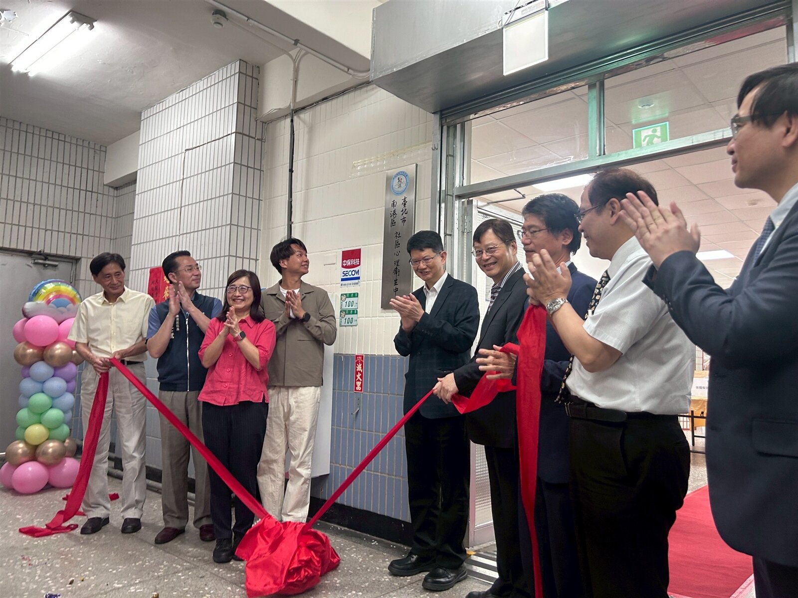 台北市長蔣萬安任內訂出2行政區設立1心衛中心目標,今天最後拼圖「南港區社區心衛中心」開幕,副市長林奕華也出席揭牌儀式。記者洪子凱/攝影