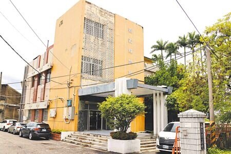 嘉義縣農會會址位在嘉義市博愛路,在縣市分家、農會法修正後,皆未搬遷,遭嘉義縣議員黃榮利質疑有違反《農會法》之嫌。(呂妍庭攝)