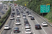 暑假國道大量車潮「平日1.2倍」　6月28日起實施高乘載疏導措施