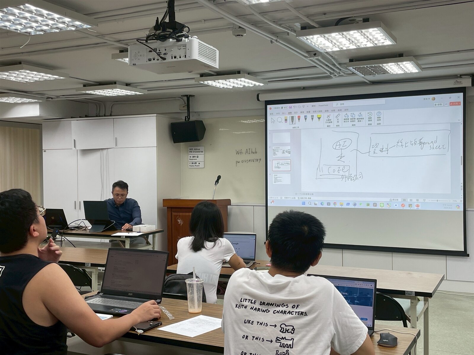 民政局與就服處合作,開辦「創新產業應用培育工作坊」。圖:民政局提供