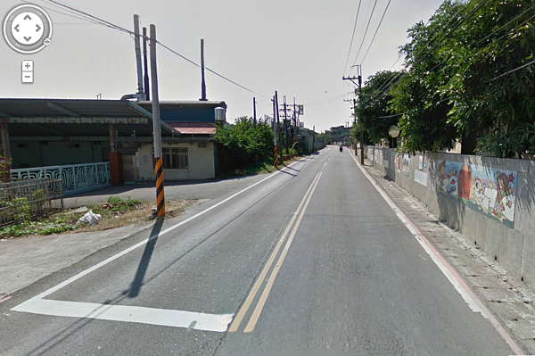 桃園縣大溪鎮大鶯路柏油路面表層耗損,造成民怨。(翻攝自/Google Maps)