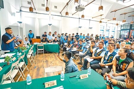 
國民黨立委吳宗憲（左一）12日邀集鐵道局等單位，在礁溪鄉公所舉行高鐵延伸宜蘭案說明會。（李忠一攝）
