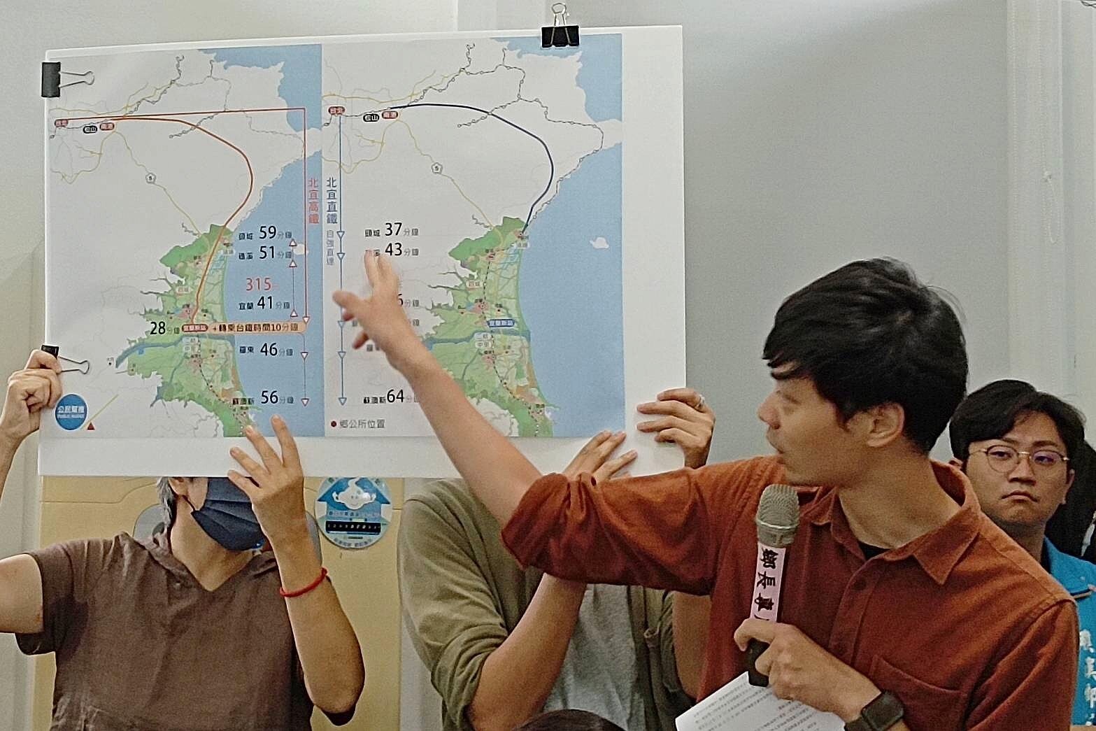 公民團體比較北宜高鐵跟北宜直鐵,高鐵只比直鐵快5分鐘,票價卻貴1倍,工程經費更是直鐵的5倍,質疑北宜高鐵缺乏效益。記者戴永華/攝影