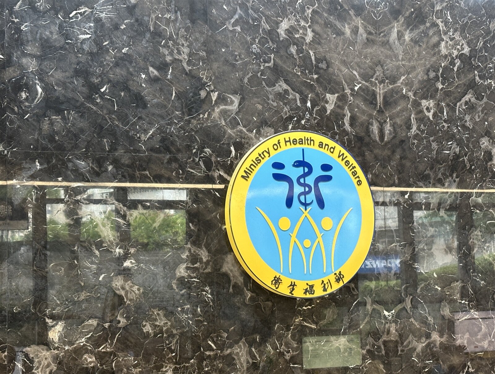 衛福部社工司提醒民眾,儘速至線上系統申請防疫補償。本報資料照片