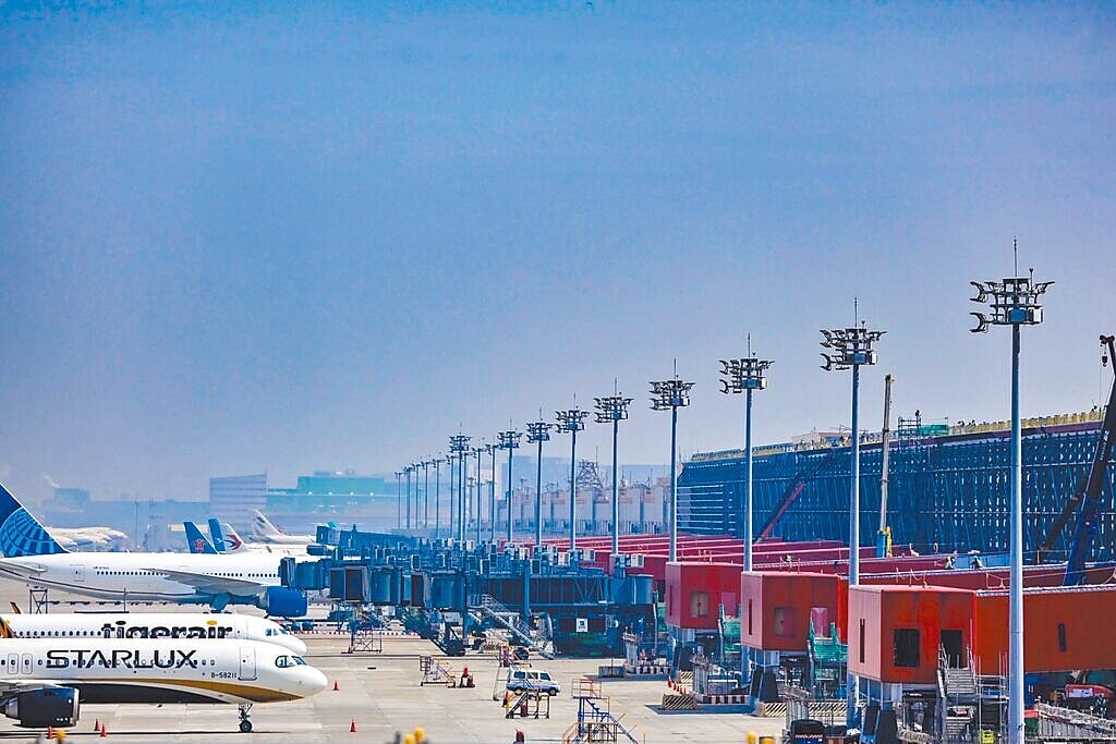 桃園機場第三航廈預計2027年試營運，北登機廊廳年底前將先啟用。圖／摘自桃園國際機場臉書
