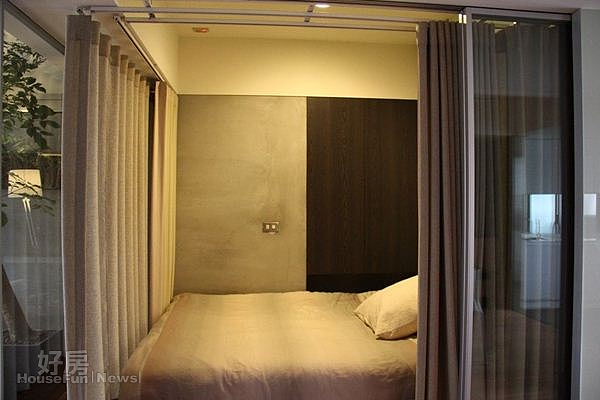 6．主臥房縮小到只能放置雙人床的大小。