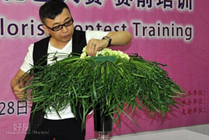 8．花藝大師朱永安多次受邀到海外展現作品。