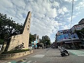 台中逢甲大學樹木倒塌　4學生遭壓傷1人命危送醫搶救中