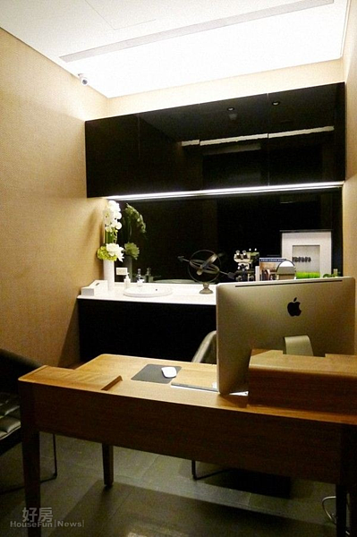 3.執行長黃博健的辦公室簡約時尚。