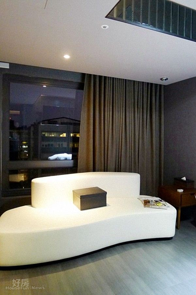 5.白色沙發讓人放鬆沒負擔。