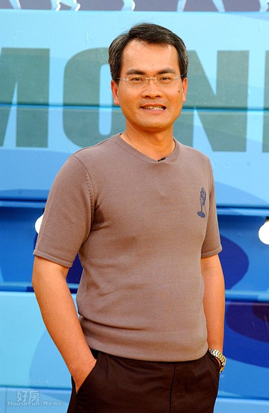 鄭弘儀入住青山鎮,十分享受山林生活。