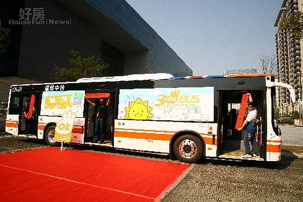 OK BUS，中市推出三門全低地板公車。