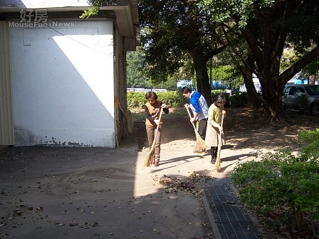 水公司四區處發動員工協助清理環境。