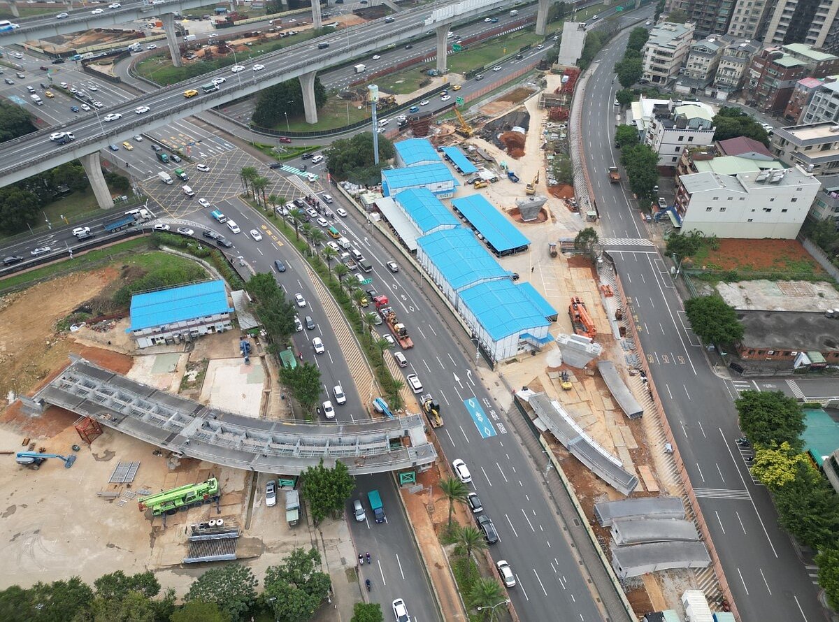 國1林口交流道改善工程正施工中。圖/高速公路局提供