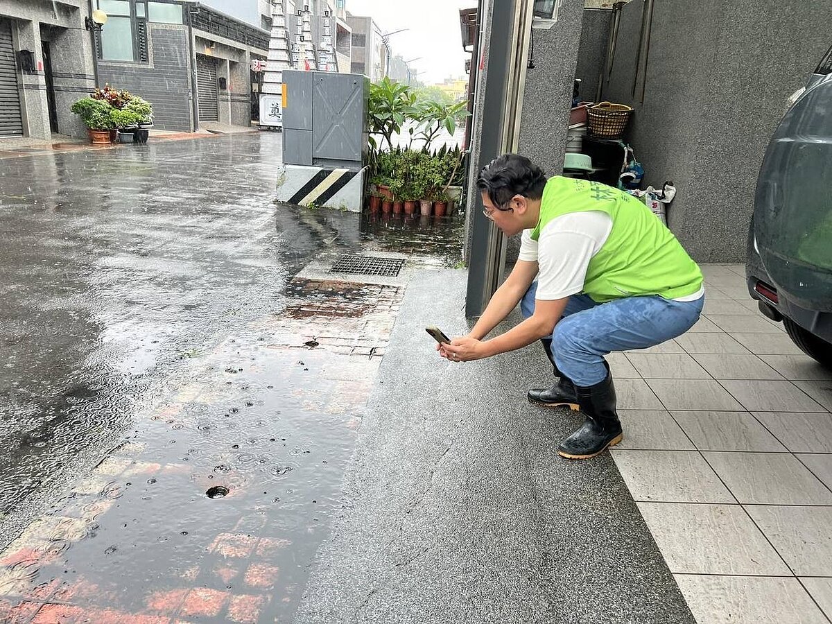 新竹市港南重劃區部分路段在強降雨時易有積水,經民代反映,市府已核定經費改善。圖/新竹市議員林盈徹提供