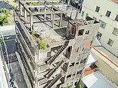 在地人怨鹽埕危樓如定時炸彈！籲即刻拆除避免憾事