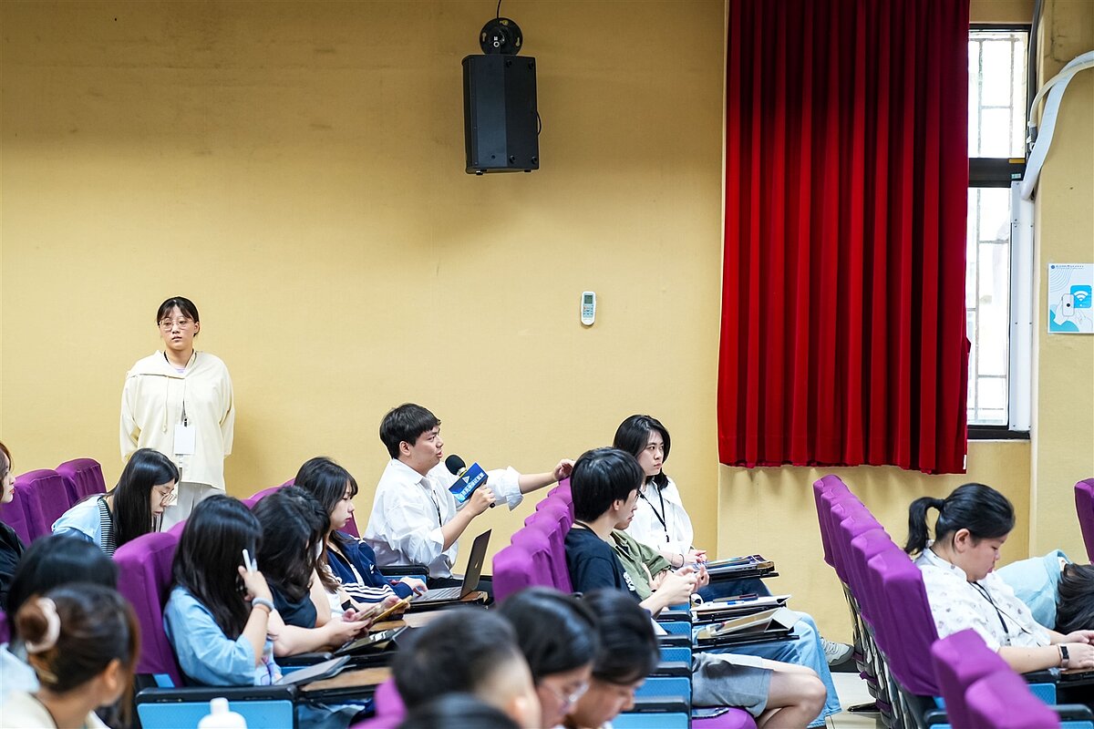 同學們踴躍提問,從轉型、差異性、獲利分潤、成功契機和商業營運等,都被提出討論。圖/中華文化推廣協會提供