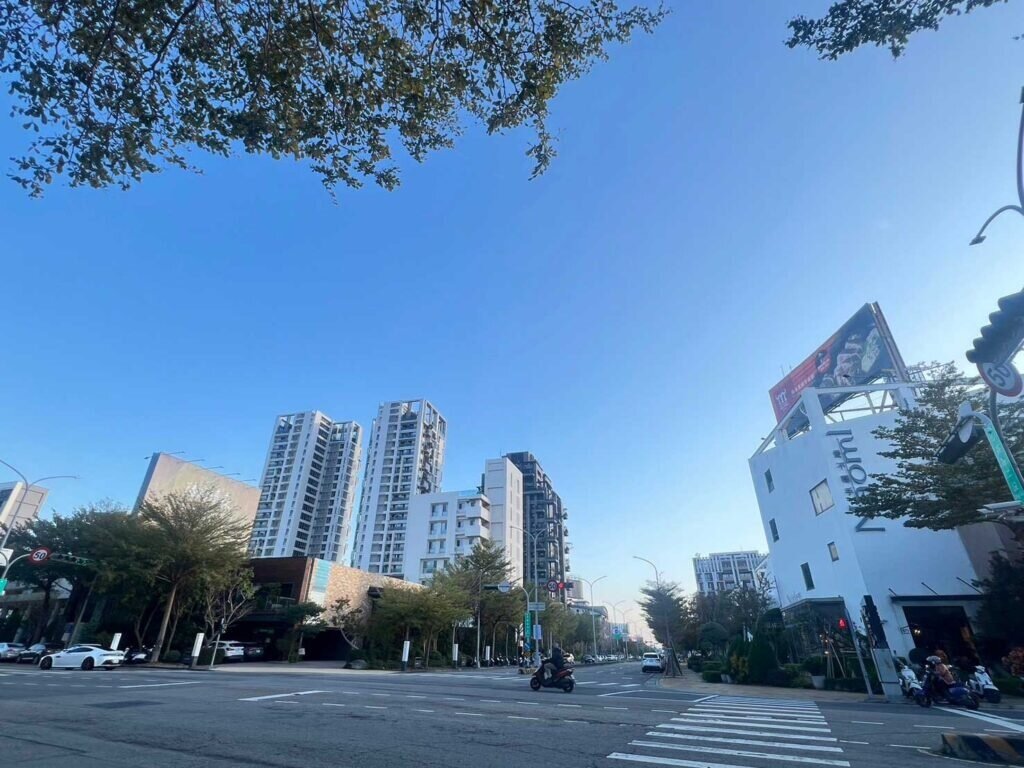 圖說：單元二兼具完善的機能與舒適的生活環境，吸引不少高檔餐飲、家居品牌進駐。圖／業者提供