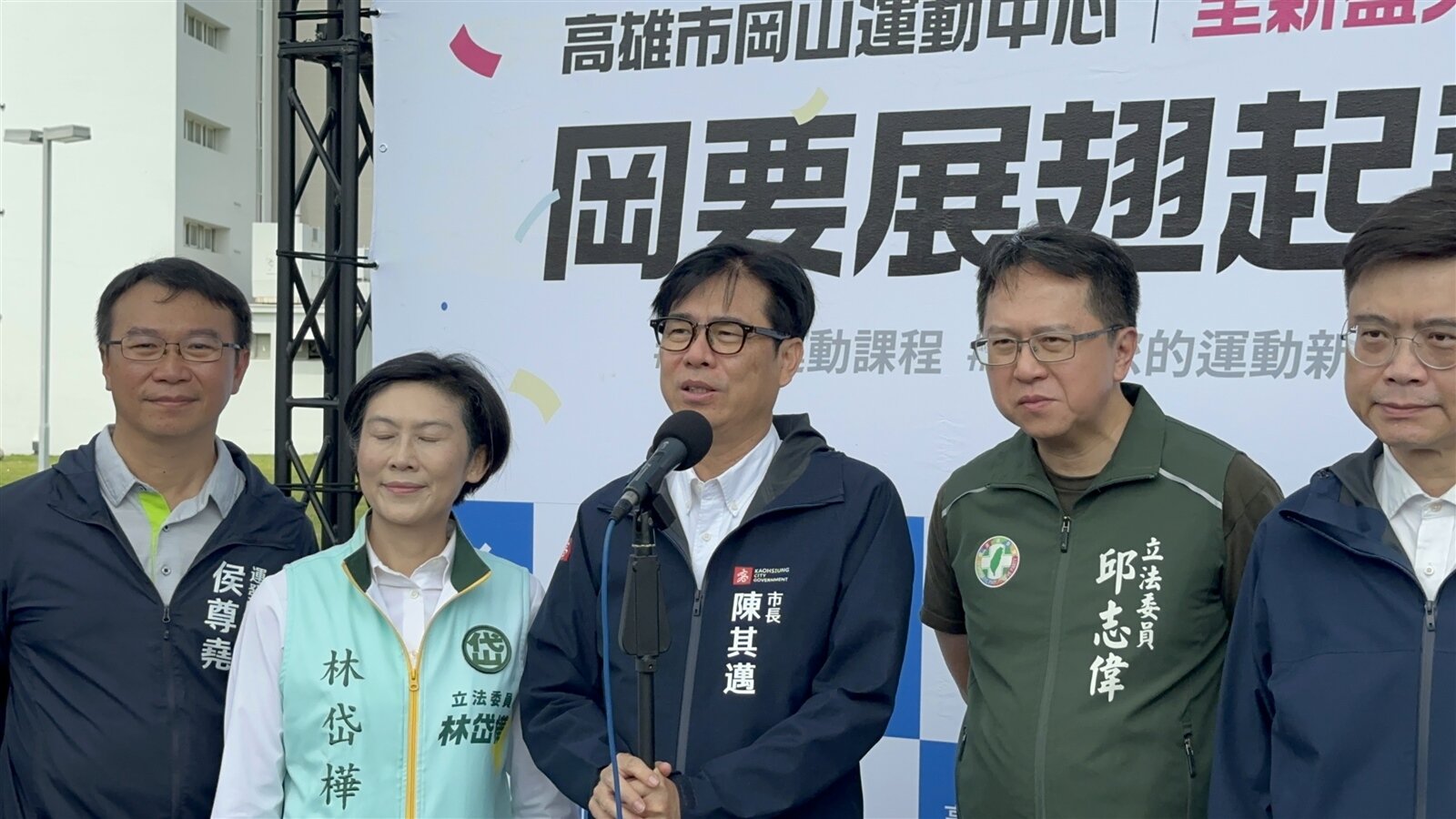 高雄市長陳其邁回應大樹光電場涉違法開罰情事,強調已要求業者改善水土保持。記者巫鴻瑋/攝影