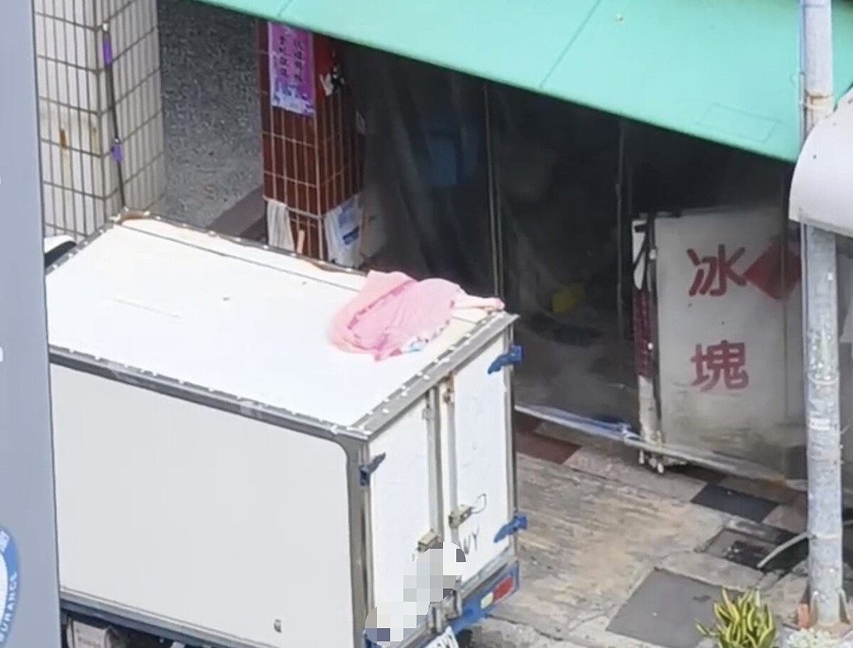 高雄市鳳山區龍成路一間無牌隱身民宅內的製冰店噪音擾鄰。圖/記者郭韋綺翻攝