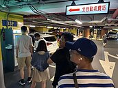 宜蘭神農商圈大停電　新月百貨客人受驚嚇用餐一半紛離潮