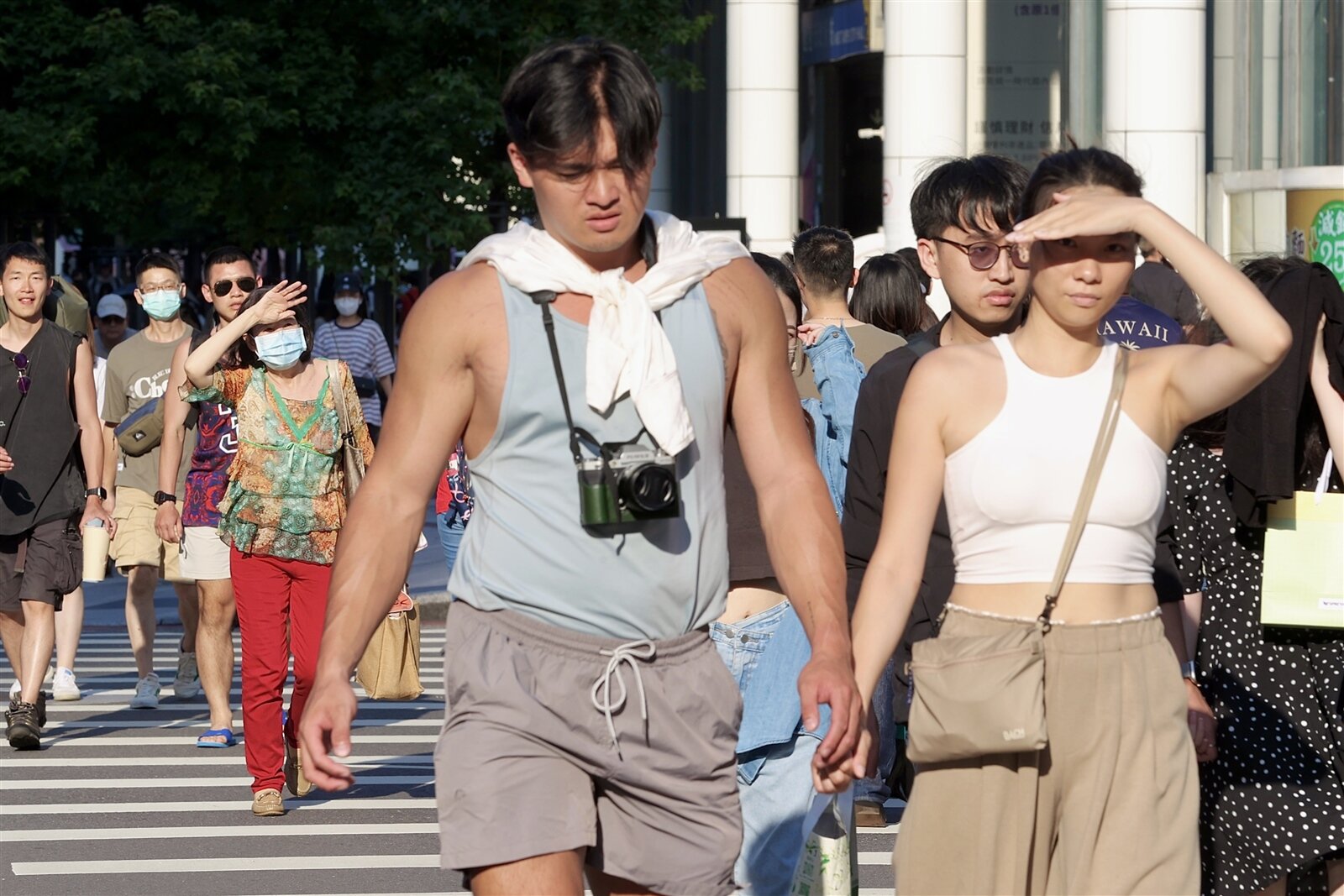 今天各地大多為多雲到晴,東半部高溫為30、31度,西半部32至35度,南部近山區溫度更高一些,感受高溫炎熱,做好防曬並多補充水分。本報資料照片