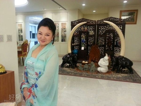 6白冰冰早一步以低價買下「聚合發榮耀」。